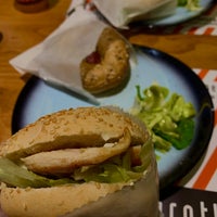 Foto tomada en Bagel Brothers with Giovanni L.  por دُون el 9/18/2020