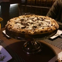 11/25/2017 tarihinde Sarah ✨ziyaretçi tarafından Finzione da Pizza'de çekilen fotoğraf