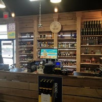7/20/2018 tarihinde Harpeth Discount Liquors, Wine And Spiritsziyaretçi tarafından Harpeth Discount Liquors, Wine And Spirits'de çekilen fotoğraf