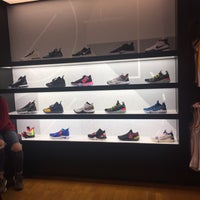 Foot Locker Shoe Store In Ala Moana Kakaako