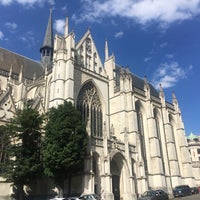 Photo taken at Cathedral of St. Michael and St. Gudula by Felipe G. on 7/21/2017