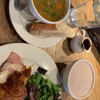 Photo taken at Le Pain Quotidien by Dilia R. on 3/3/2019
