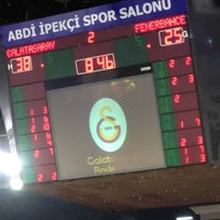 รูปภาพถ่ายที่ Abdi İpekçi Arena โดย Say K. เมื่อ 5/2/2013