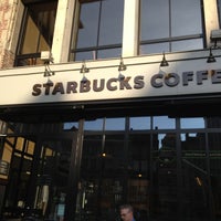 Das Foto wurde bei Starbucks von Luc d. am 4/14/2013 aufgenommen