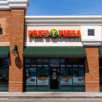 7/17/2018 tarihinde Fox&amp;#39;s Pizza Denziyaretçi tarafından Fox&amp;#39;s Pizza Den'de çekilen fotoğraf