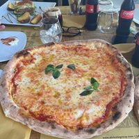 Foto diambil di Al Vicolo Pizza &amp;amp; Vino oleh Abdullah pada 4/24/2023