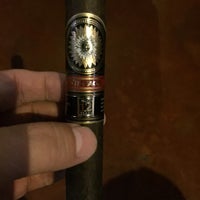 9/26/2018 tarihinde Emerson A.ziyaretçi tarafından The Smokey Cigar'de çekilen fotoğraf