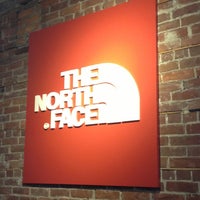 Foto tirada no(a) The North Face por Sean I. em 3/12/2013