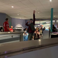 Photo taken at Cosmic Ray&amp;#39;s Starlight Café by Stefan W. on 10/23/2022