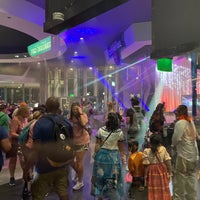 Photo taken at Cosmic Ray&amp;#39;s Starlight Café by Stefan W. on 10/23/2022