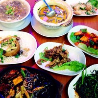 Photo taken at Kiat Lim Vegetarian Food 吉林素食 by Chermin L. on 9/26/2012