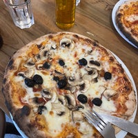 Foto diambil di Pizzeria Bruno oleh H pada 8/12/2023
