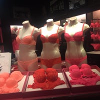Photo taken at Victoria’s Secret PINK by Leen on 1/29/2019
