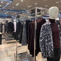 Photo taken at H&amp;M by Wesley W. on 12/18/2019