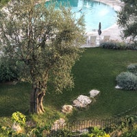 Foto diambil di Hotel Mercure Villa Romanazzi Carducci oleh Boglarka B. pada 8/2/2018