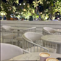 Das Foto wurde bei WOODS Café &amp; Roastery | مقهى ومحمصة وودز von m99 .. am 5/9/2024 aufgenommen