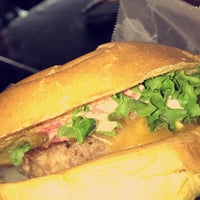 Foto diambil di Burger Box oleh salman pada 9/8/2018
