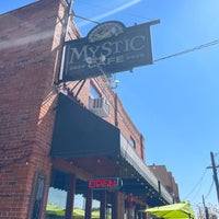 รูปภาพถ่ายที่ Mystic Cafe โดย Samuel G. เมื่อ 8/1/2022
