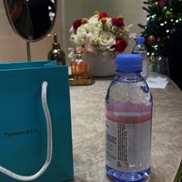 Photo taken at Tiffany &amp;amp; Co. by Abdualelah.. 🪂 on 12/25/2022