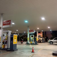 Foto tomada en Shell Petrol Station  por Firdaus el 4/26/2021