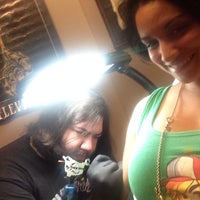 Foto scattata a Guru Tattoo da Nyu N. il 3/23/2015