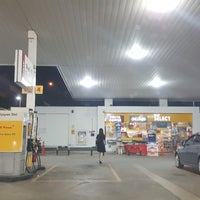 Photo taken at Shell by Budak P. on 3/12/2019