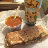 Photo taken at Potbelly Sandwich Shop by Shinnie on 8/6/2016