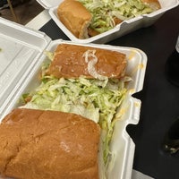 Foto scattata a NOLA Poboys da Matthew K. il 4/22/2024