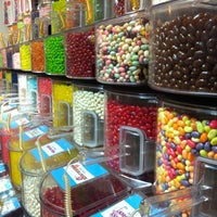 Foto diambil di Old Port Candy Co. oleh Steph G. pada 11/3/2012