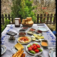 Foto diambil di Narlı Bahçe Cumalıkızık oleh Narlı Bahçe Cumalıkızık pada 9/18/2016