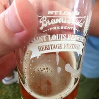 รูปภาพถ่ายที่ St. Louis Brewers Heritage Festival โดย Brian B. เมื่อ 6/15/2013