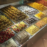 Photo taken at Afrina Iranian Sweets حلويات أفرينا by Hamad H. on 9/12/2015