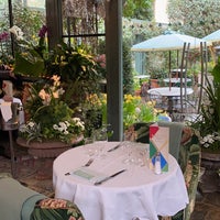 Photo taken at The Ivy Chelsea Garden by Khaled A. on 2/21/2024