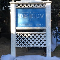 Photo taken at Stars Hollow by Susannah S. on 12/28/2018
