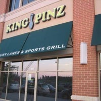 รูปภาพถ่ายที่ King Pinz โดย Tony B. เมื่อ 7/24/2011