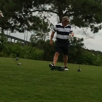 รูปภาพถ่ายที่ North Shore Golf Course โดย Tina เมื่อ 6/14/2012