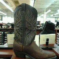 Shoe dept solomon pond deals mall