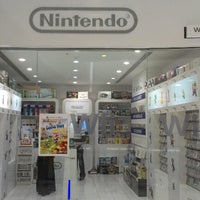 Photo taken at Nintendo Store متجر ننتينددو by Fayez I. on 6/25/2012