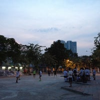 Photo taken at สวนสาธารณะ สะพานตากสิน ฝั่งพระนคร by aof on 3/14/2012
