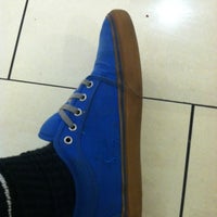 vans fox hills mall