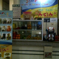 Photo taken at Simple Juice &amp; Mie Baso Asia by Aswin T. on 3/7/2011