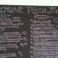Foto tirada no(a) Element Pizza Bar por Doug V. em 8/25/2011