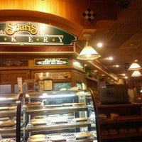 Foto diambil di Shari&amp;#39;s Cafe and Pies oleh Chris pada 10/24/2011