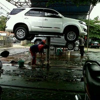 Photo taken at Cucian  Mobil 24 Jam AMIN by doni on 7/24/2012