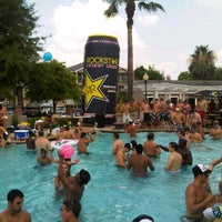 Photo taken at The Front Pool At Archstone by Manipul8R on 6/23/2012