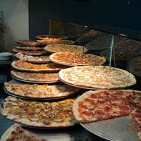 Снимок сделан в Slices Pizza пользователем Nate C. 6/6/2012