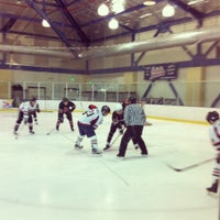 รูปภาพถ่ายที่ Kroc Center Ice Arena โดย Beau G. เมื่อ 4/8/2012