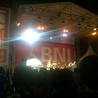 Photo taken at DJARUM SUPER Jakarta Blues Festival 2011 by Reviera R. on 12/17/2011