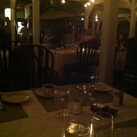 Das Foto wurde bei Calistoga Inn Restaurant &amp;amp; Brewery von Flora K. am 8/9/2012 aufgenommen