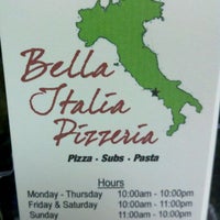 Снимок сделан в Bella Italia Pizzeria пользователем Robbie A. 10/26/2011
